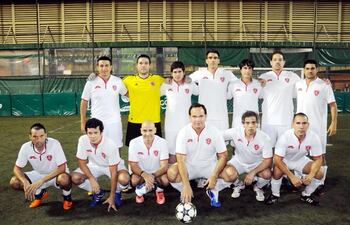 el-equipo-del-interi-antes-del-arranque-de-uno-de-los-juegos-ante-el-rabe-al-que-gano-5-4-en-la-final-y-se-consagro-campeon-del-torneo-clausura-224705000000-1030686.jpg