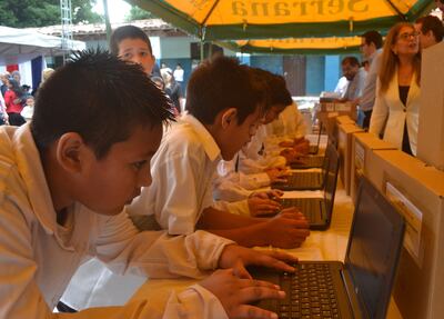 En 2018, el Ministerio de Educación entregaba 4.335 notebooks a alumnos de  Caacupé en el marco del Modelo 1 a 1. Un año después, el MEC encontró el proyecto insostenible.