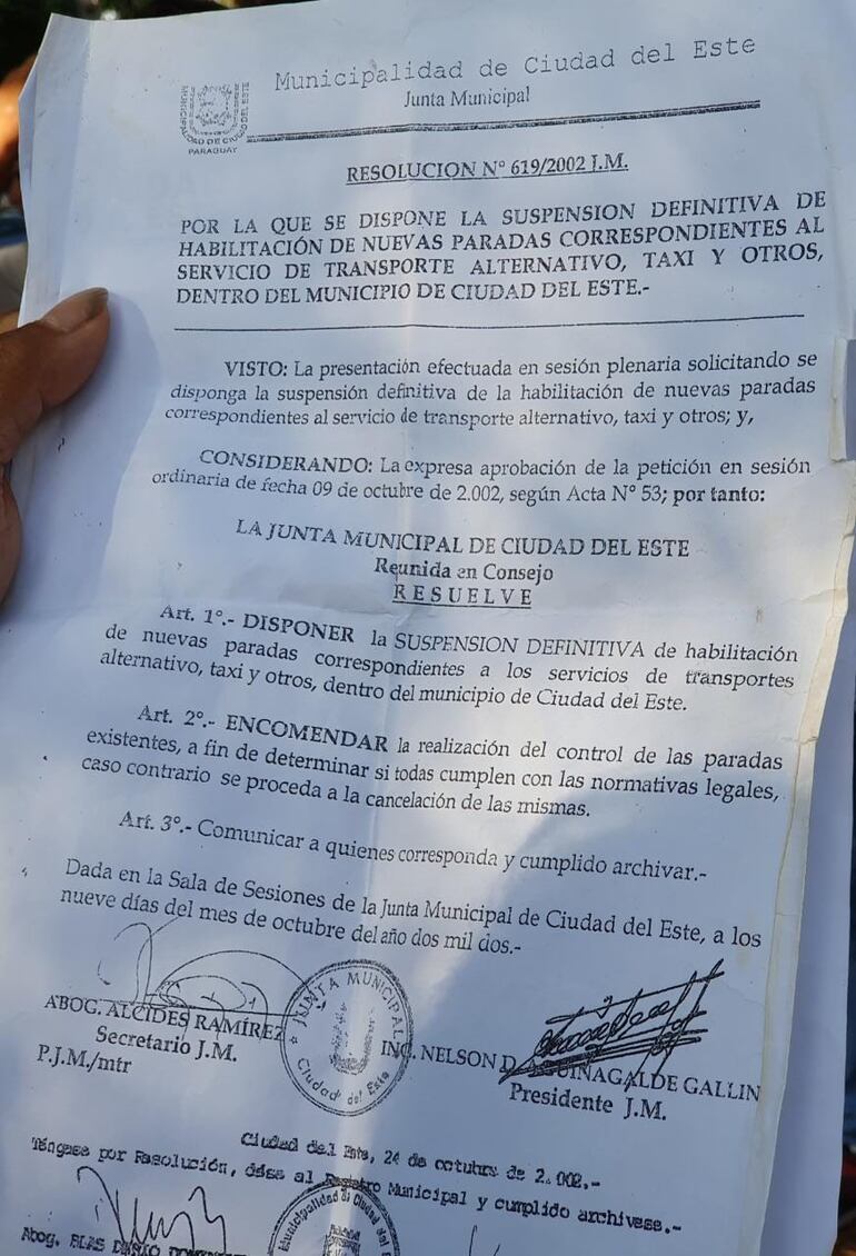 La resolución 619/2002 que los taxistas afirman impide la circulación de Uber y Muv en Ciudad del Este.