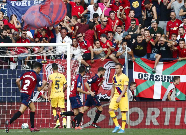Roberto Torres celebra el gol conseguido de penal ante el Barcelona.