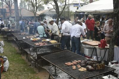 Humeantes estuvieron las parrillas durante toda la tarde de este viernes, en el sector de Nelore de la Expo.