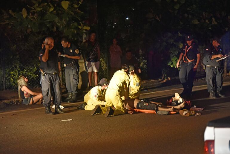 El hombre fue atendido en las inmediaciones por bomberos que practicaron la reanimación por al menos media hora, pero los esfuerzos fueron infructuosos.