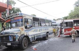 el-vetusto-bus-de-la-empresa-cotrisa-ita-fue-impactado-en-el-costado-por-una-unidad-de-la-linea-38--221419000000-393534.jpg