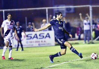 Roque Santa Cruz apareció dentro del área justo para colocar la pelota dentro del arco riverista, en el único gol en Los Jardínes.