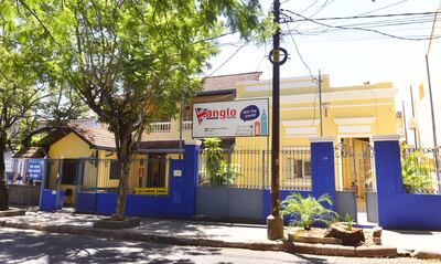 La sede de Asunción del Anglo está ubicada sobre la calle Juan de Salazar y Espinosa Nº 391.