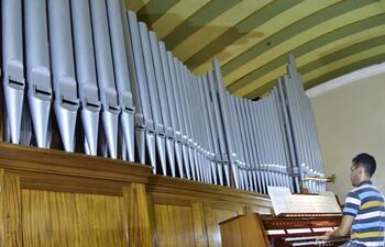 sonidos-al-viento-en-la-catedral-231031000000-1675836.jpg