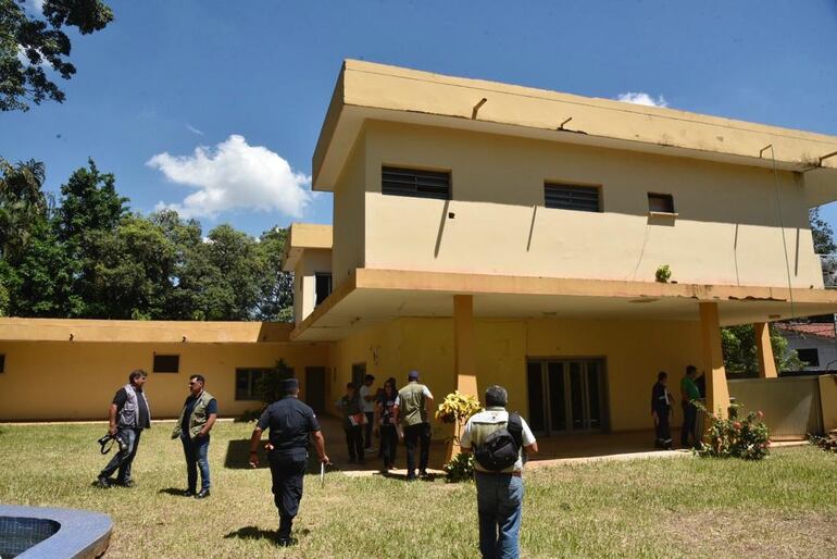 La casa está ubicada en las calles Mac. Arthur y Quesada.
