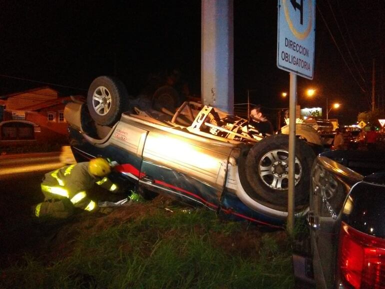 Aparatoso choque sobre M. Lynch deja un policía herido