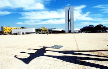 plaza-de-los-tres-poderes-en-brasilia-la-corrupcion-en-brasil-afecta-a-todo-el-espectro-politico-del-pais-lo-que-ha-derivado-en-un-enfrentamiento-e-213236000000-1516797.jpg