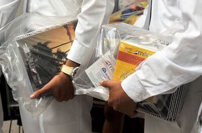 Kits escolares para estudiantes del sector público.