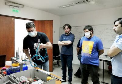 El equipo Mechanicteam, con el apoyo del SNPP, avanza con un  Ambu automatizado, con un sistema neumático, bastante interesante.