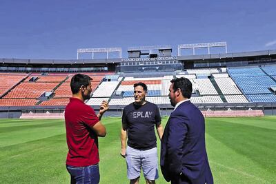 El 5 de marzo pasado, el técnico albirrojo Eduardo Berizzo, y el director deportivo, Justo Villar, en el Defensores.