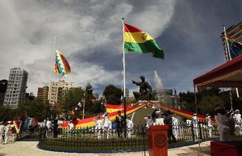 acto-por-el-dia-del-mar-que-se-celebra-en-bolivia-efe-194153000000-1309810.jpg