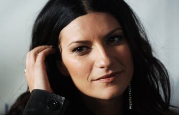 laura-pausini-20-anos-de-la-soledad-me-sigue-emocionando-cantarla-64913000000-580470.jpg