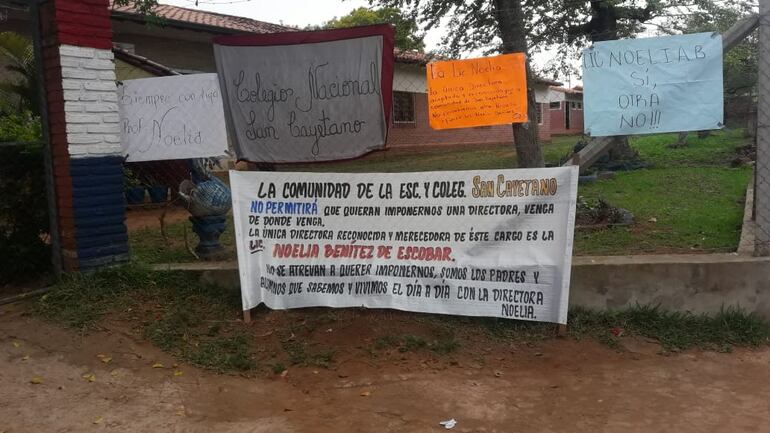 La toma comenzó anoche y rechazan la designación de la nueva directora.