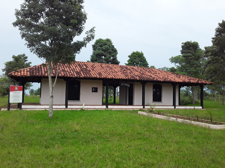 La casa cuenta con dos habitaciones en una construcción conocida como "culata Yobái".