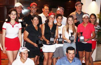 los-ganadores-de-las-distintas-categorias-de-la-copa-coca-cola-del-super-series-del-yacht-y-golf-club-paraguayo--00622000000-1622690.jpg