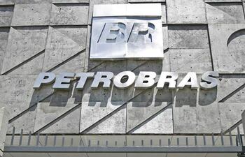 Vista de la fachada de la sede de Petrobras, en Río de Janeiro, Brasil. Imagen de archivo, EFE.