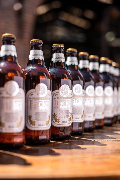 El Gobierno brasileño informó este jueves que al menos ocho de las marcas fabricadas por la cervecera Backer están contaminadas con las toxinas a las que se le atribuyen cuatro muertes y 18 intoxicaciones ocurridas en las últimas semanas en Brasil.