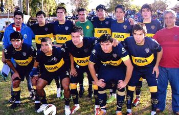 el-plantel-principal-del-club-5-de-octubre-de-santa-elena-que-se-consagro-campeon-de-la-liga-yhaguy-en-un-infartante-partido--203048000000-592091.jpg