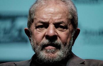 el-poderoso-expresidente-brasileno-luiz-lula-da-silva-debera-responder-ante-la-justicia-por-un-caso-vinculado-al-fraude-masivo-en-petrobras-montado-b-200427000000-1484400.jpg