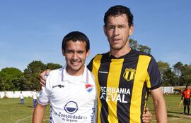 victor-esquivel-casaca-blanca-y-su-hermano-arnaldo-en-el-clasico-24-de-junio-sportivo-obrero-de-lmf--213347000000-1405180.jpg