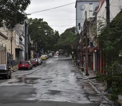 Las calles de Asunción están minadas de pérdidas de agua.