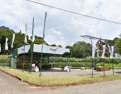 Uno de los stands que mostró un abanico de opciones para los productores fue el de Agroganadera Pirapey.