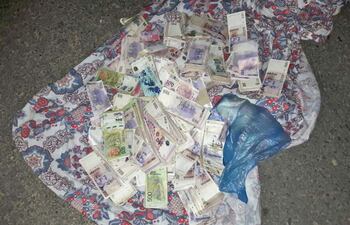 el-dinero-robado-por-la-gavilla-de-asaltantes-paraguayos-fue-recuperado-integramente-por-la-gendarmeria-nacional-argentina--204528000000-1535999.jpg