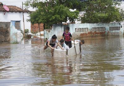 Miles de familias se ven afectados fuertemente  al vivir irregularmente en terrenos inundables de Asunción.