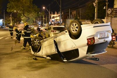 Toyota Allex accidentado.