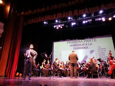 Un homenaje a la guarania realizó la Orquesta Filarmónica Guarani, en el Teatro del Globo de Buenos Aires.