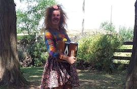 laura-emmanuel-lisa-acordeonista-de-la-caravana-tape-poi--184046000000-1675949.jpg