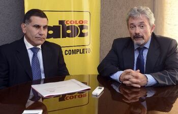 el-titular-de-aerolap-juan-carlos-ruiz-d-acompanado-por-el-apoderado-general-la-compania-luis-morinigo--214304000000-1094303.jpg