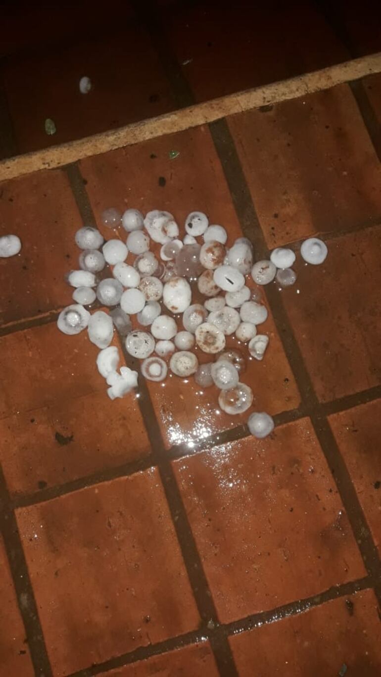 Una granizada afectó en la noche de hoy la zona de Santiago, Misiones.