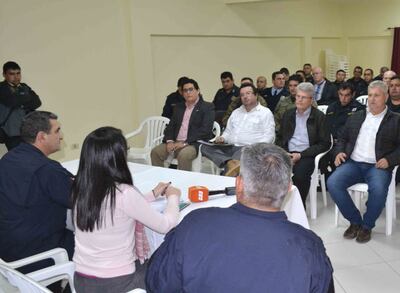 El comandante Walter Vázquez informó ayer a las autoridades de Boquerón los detalles de la investigación de la masacre.