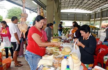 hoy-y-manana-de-500-a-1600-se-realiza-en-el-abasto-norte-la-feria-con-productos-frutihorticolas-y-de-granja--214532000000-1730408.jpg