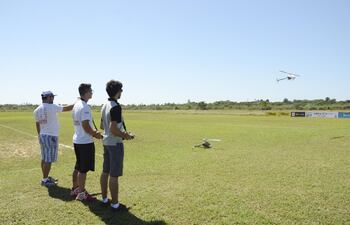 aviones-y-helicopteros-en-miniaturas-participaron-del-primer-sudamericano-de-aeromodelismo--214656000000-1449917.jpg