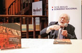 darko-sustersic-en-la-presentacion-de-su-libro-sobre-el-templo-de-trinidad-que-se-realizo-en-el-archivo-nacional--200613000000-1845014.jpg