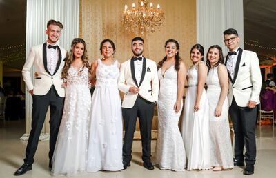 Jesús Zayas, Melissa Aguayo, Florencia Oviedo, Elías Giménez, Verónica
Gómez, Keila Cheaib, Ámbar Saldívar y Allan Cabrera, egresados del Colegio
San José Apostólico, Ciencias Sociales, en su fiesta de colación ofrecida en Solar Perrier.