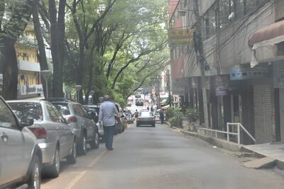 En las calles de la zona céntrica de Ciudad del Este se puede notar un menor movimiento.