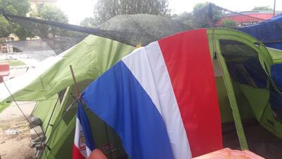 José Ignacio Torales (63), poblador de Alberdi, viene realizando una huelga de hambre desde hace ocho días frente a la municipalidad para protestar con un sistema de “extorsión” .