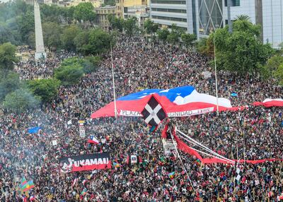Una nueva tarde de incidentes y manifestaciones se registró este viernes en Chile.