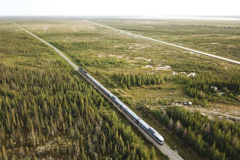 Recorriendo la pradera canadiense en tren.
