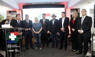 El canciller uruguayo, junto a ministros paraguayos y directivos de ARP, en Senacsa.