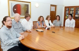 junto-a-autoridades-del-ceaduc-el-cabildo-la-secretaria-de-cultura-y-la-embajadora-de-italia-el-curador-miomir-korac-tercero-de-la-izq-dio-det-215407000000-1410587.jpg