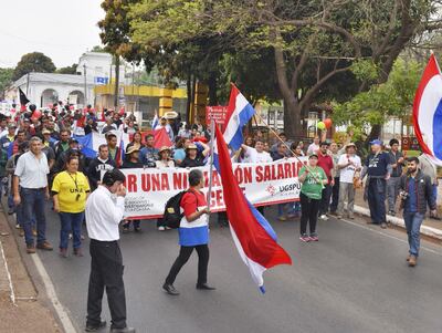 Los docentes llegaron marchando desde el campus hasta la zona centro de San Lorenzo, volviendo más caótico el tránsito.
