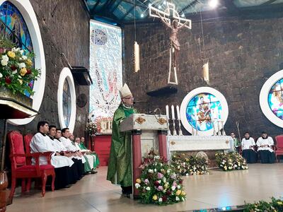 Monseñor Guillermo Steckling durante una de las misas del  novenario, que se desarrolla diariamente a las 19:00.
