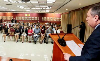 El Dr. Eugenio Jiménez Rolón, presidente de la Corte Suprema, en la apertura del seminario.