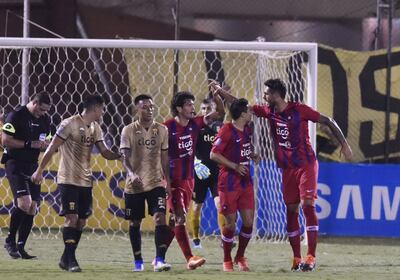 Arnaldo Samaniego (i) fue el colegiado del Guaraní-Cerro.